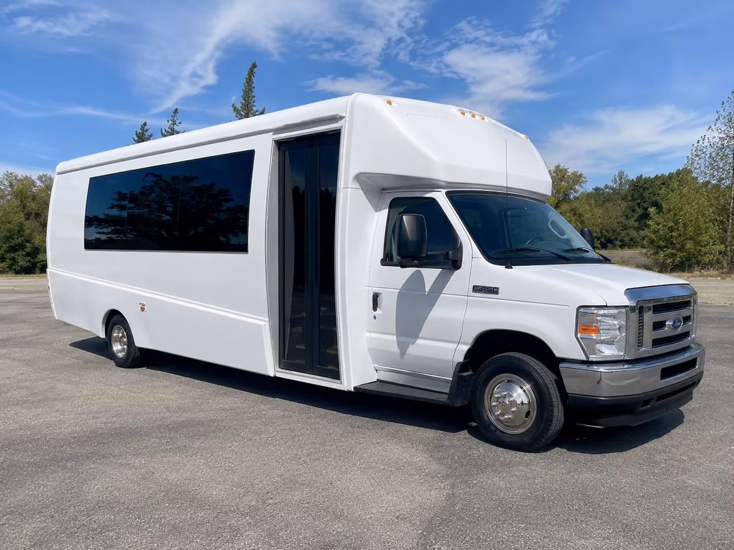 Fort Lauderdale Birthday, Sweet 16, & Quinceañera Transportation party bus exterior
