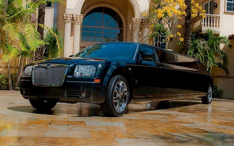 Fort Lauderdale Black Chrysler Limo