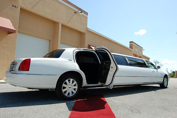 Fort Lauderdale White Lincoln Stretch Limo